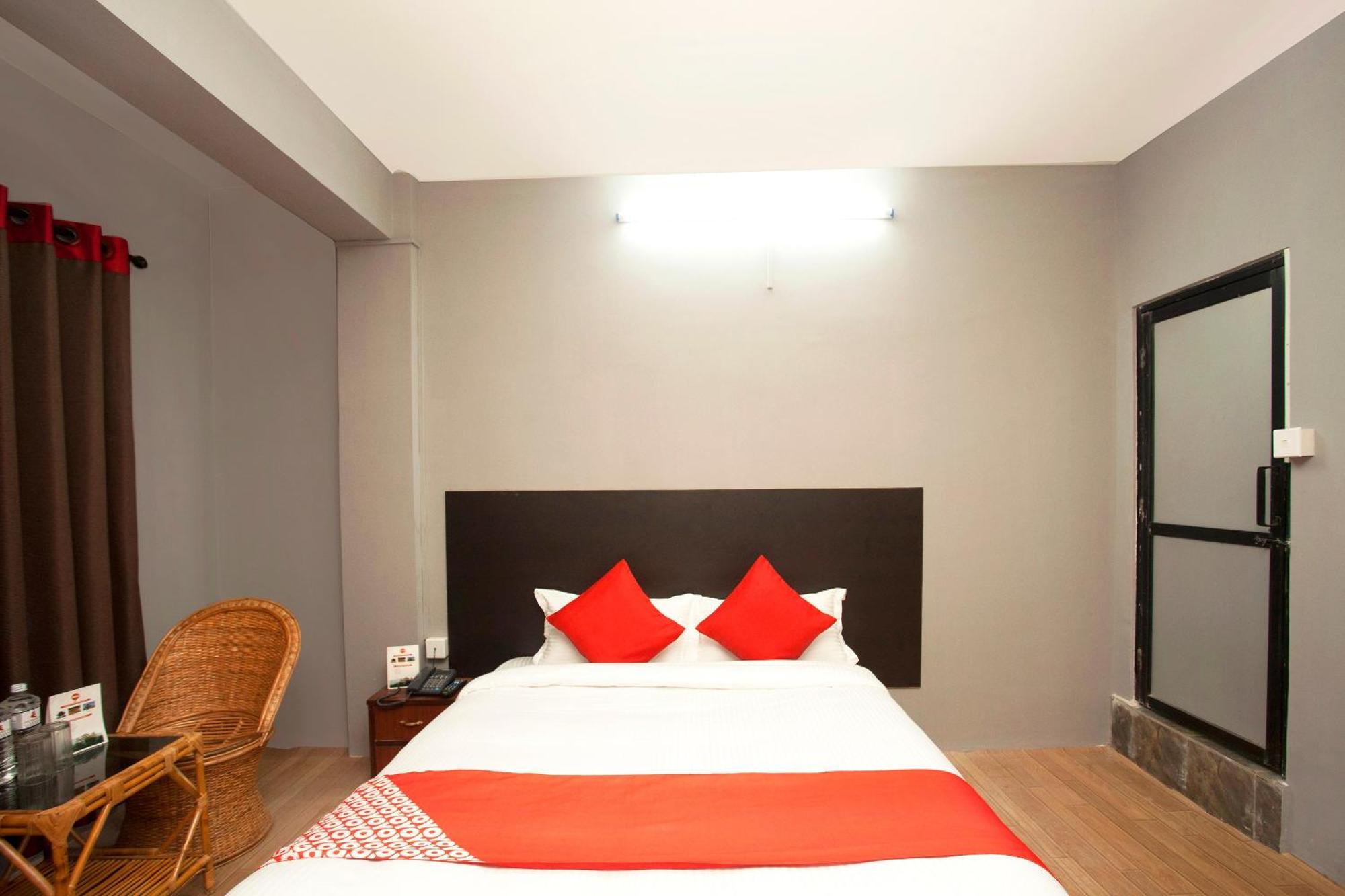 Oyo 587 Hotel Tradition Inn Катманду Екстер'єр фото
